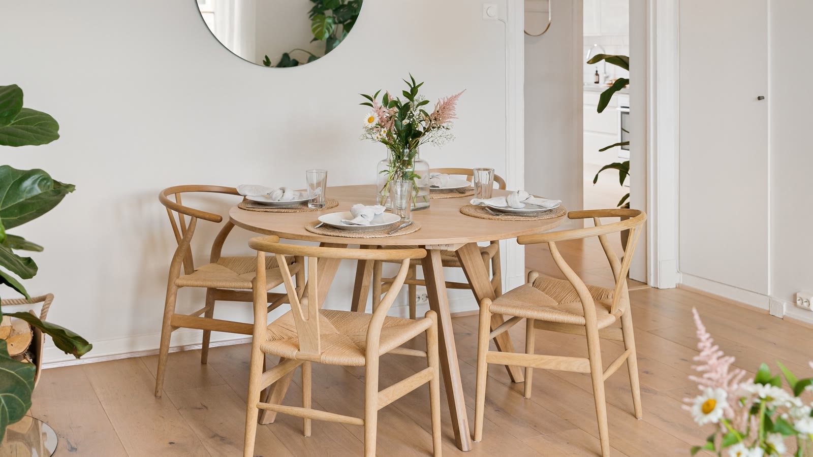 Runt matbord: 20 bord från Ø103 till Ø150 cm och hur många som får plats